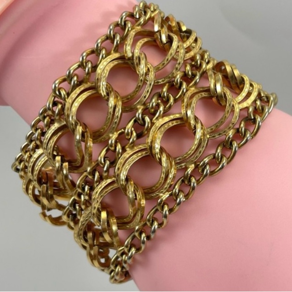 Hobe Vintage Beautiful Gold Tone Wide Chain Floral Etch Clasp Statement Bracelet